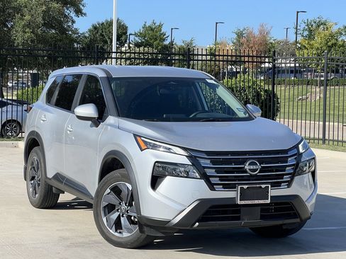 Certified 2025 Nissan Rogue SV FWD image 2