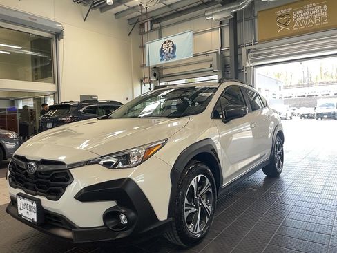Used 2024 Subaru Crosstrek 2.0i Premium image 3