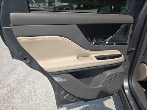 Used 2022 Lincoln Corsair FWD image 10