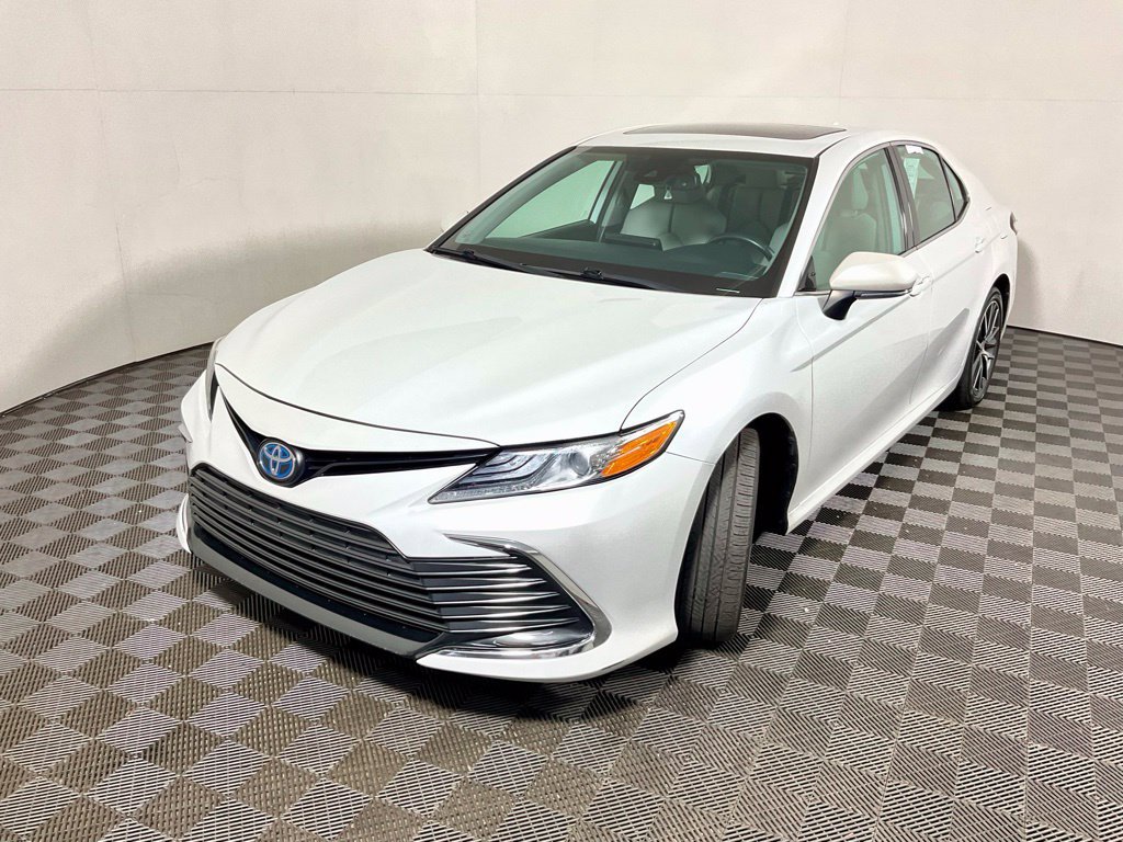 Used 2022 Toyota Camry XLE w/ Cold Weather Package FWD image 11