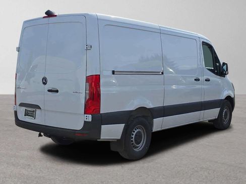 Used 2025 Mercedes-Benz Sprinter 2500 image 3