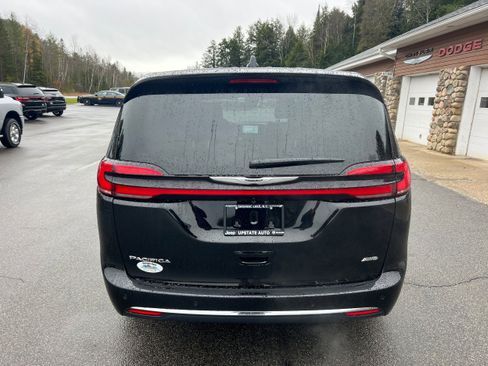 New 2026 Chrysler Pacifica Select image 6