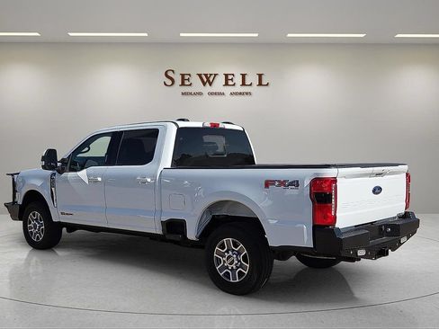 Used 2023 Ford F250 Lariat w/ FX4 Off-Road Package AWD/4WD image 3
