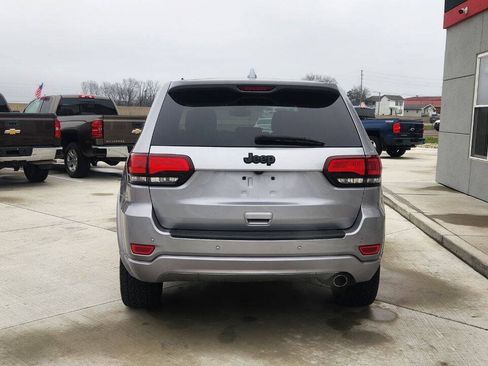 Used 2018 Jeep Grand Cherokee Altitude AWD/4WD image 5