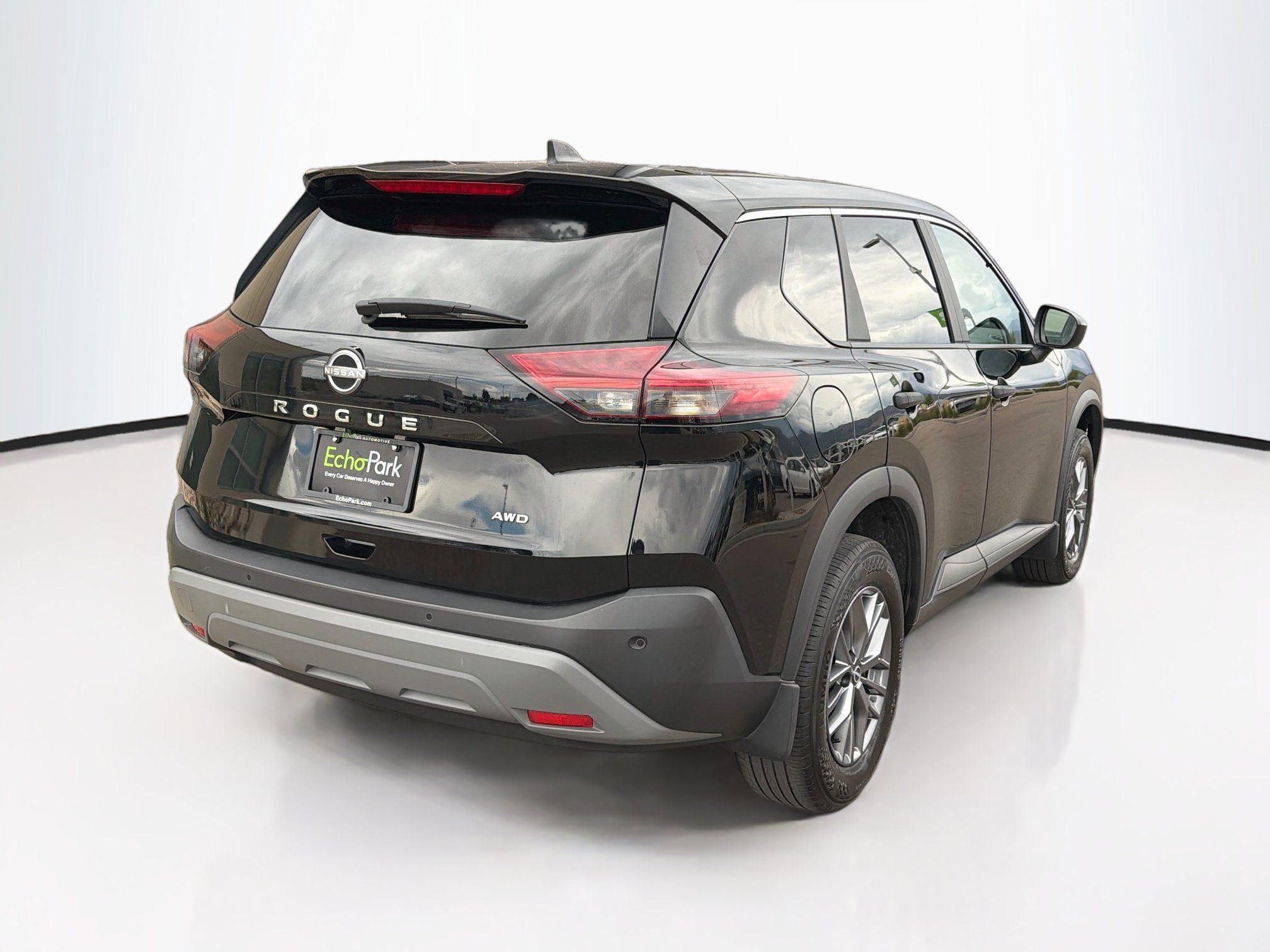 Used 2023 Nissan Rogue S AWD/4WD image 9