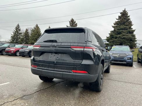 Certified 2023 Jeep Grand Cherokee Limited w/ Black Appearance Package image 15