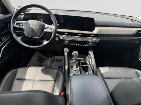 Used 2024 Kia Telluride EX w/ EX Captain's Chair Package image 9