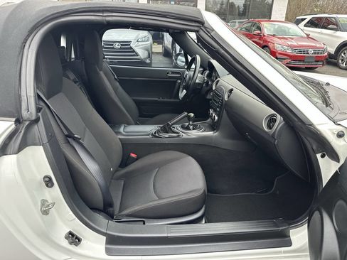 Used 2012 MAZDA MX-5 Miata Sport w/ Convenience Pkg image 15