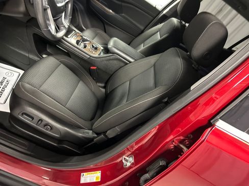 Used 2023 GMC Acadia SLE w/ Driver Convenience Package image 12