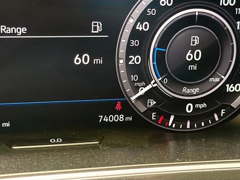 Used 2018 Volkswagen Tiguan SEL Premium image 8