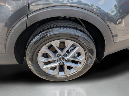 Certified 2024 Kia Telluride LX image 19