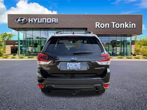 Used 2021 Subaru Forester Limited image 6