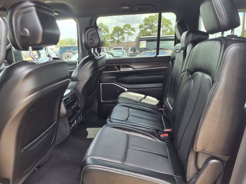 Used 2024 Jeep Wagoneer Series II w/ Flexible Seating Group RWD image 21