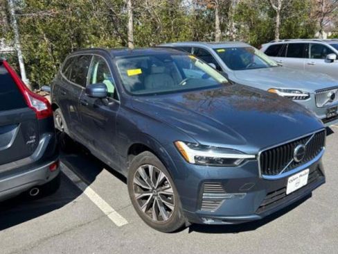 Used 2023 Volvo XC60 B5 Core w/ Climate Package image 3
