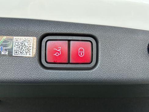 New 2026 Mercedes-Benz E 450 4MATIC Sedan image 11