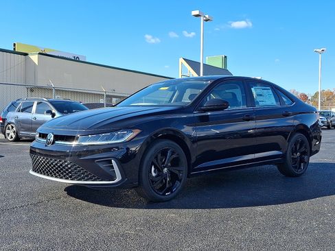 New 2026 Volkswagen Jetta SE image 2