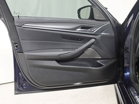 Used 2022 BMW M550i xDrive image 38