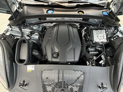 Used 2023 Porsche Macan AWD/4WD image 27