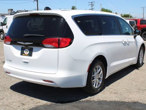 Used 2024 Chrysler Voyager LX FWD image 4