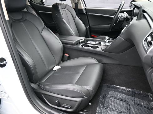 Used 2025 Genesis G70 2.5T RWD image 47