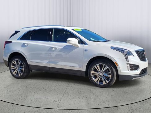 Used 2025 Cadillac XT5 Premium Luxury image 2