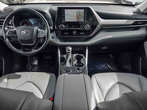 Used 2021 Toyota Highlander XLE image 11