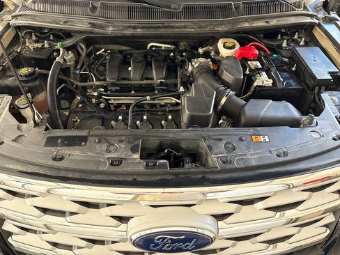 Used 2018 Ford Explorer XLT w/ Equipment Group 202A FWD image 32