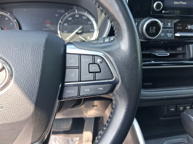Used 2021 Toyota Highlander XLE FWD image 19