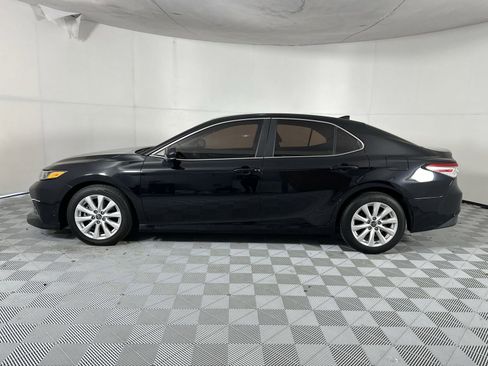 Used 2019 Toyota Camry LE FWD image 5