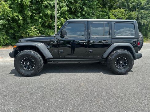 Used 2025 Jeep Wrangler Unlimited Sport AWD/4WD image 2