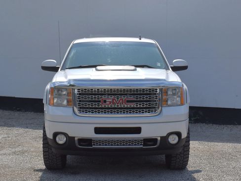 Used 2014 GMC Sierra 2500 Denali AWD/4WD image 2