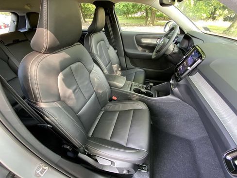 Used 2023 Volvo XC40 B5 Core w/ Climate Package AWD/4WD image 24