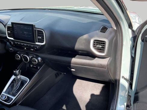 Used 2025 Hyundai Venue SEL FWD image 18