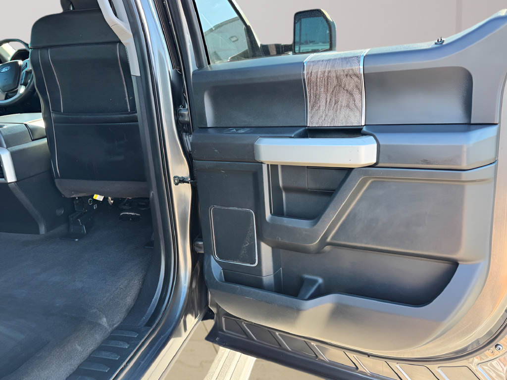Used 2018 Ford F350 Lariat w/ Lariat Ultimate Package AWD/4WD image 32