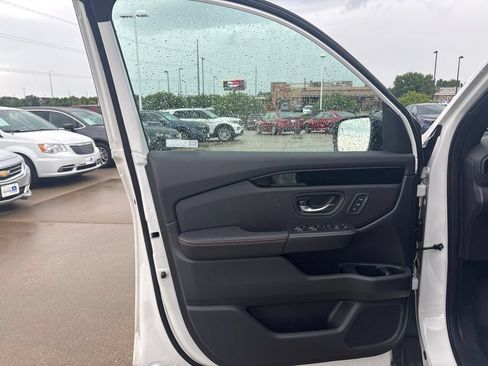 Used 2026 Honda Pilot TrailSport image 9