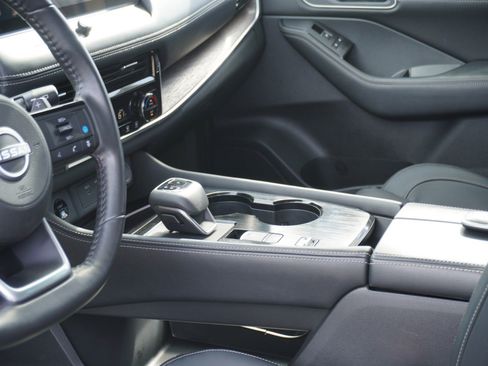 Used 2024 Nissan Rogue Platinum image 21