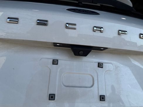 Used 2022 Ford Escape SE FWD image 16
