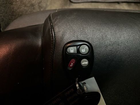 Used 2003 Chevrolet SSR w/ Preferred Equipment Group image 36