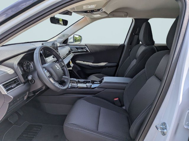 New 2026 Mitsubishi Outlander ES FWD image 18
