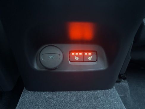 Certified 2024 Volvo XC40 B5 Core image 22