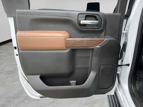 Used 2021 Chevrolet Silverado 2500 High Country w/ Z71 Off-Road Package image 17