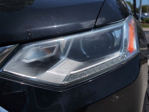 Used 2021 Chevrolet Traverse LT w/ LT Premium Package image 6