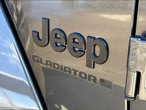 New 2025 Jeep Gladiator Sport image 15