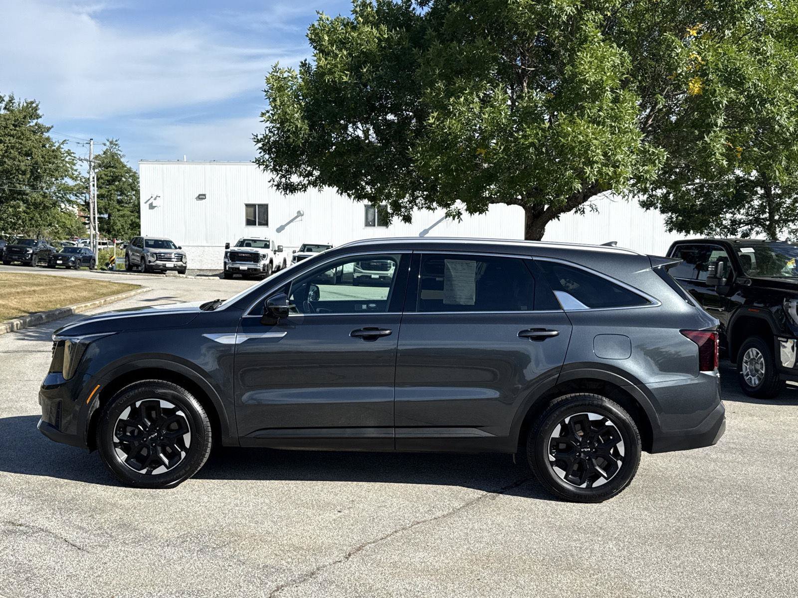 Used 2025 Kia Sorento S w/ Panoramic Sunroof Package AWD/4WD image 4