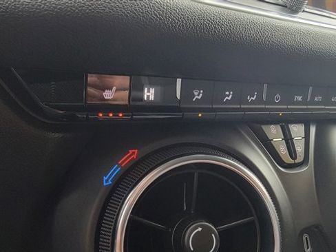 Used 2025 Chevrolet Blazer LT image 32