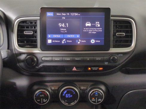 Used 2023 Hyundai Venue SEL w/ Cargo Package image 18