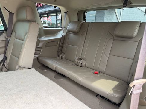 Used 2019 GMC Yukon SLT w/ HD Trailering Package AWD/4WD image 16