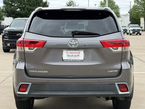 Used 2019 Toyota Highlander Limited Platinum FWD image 5