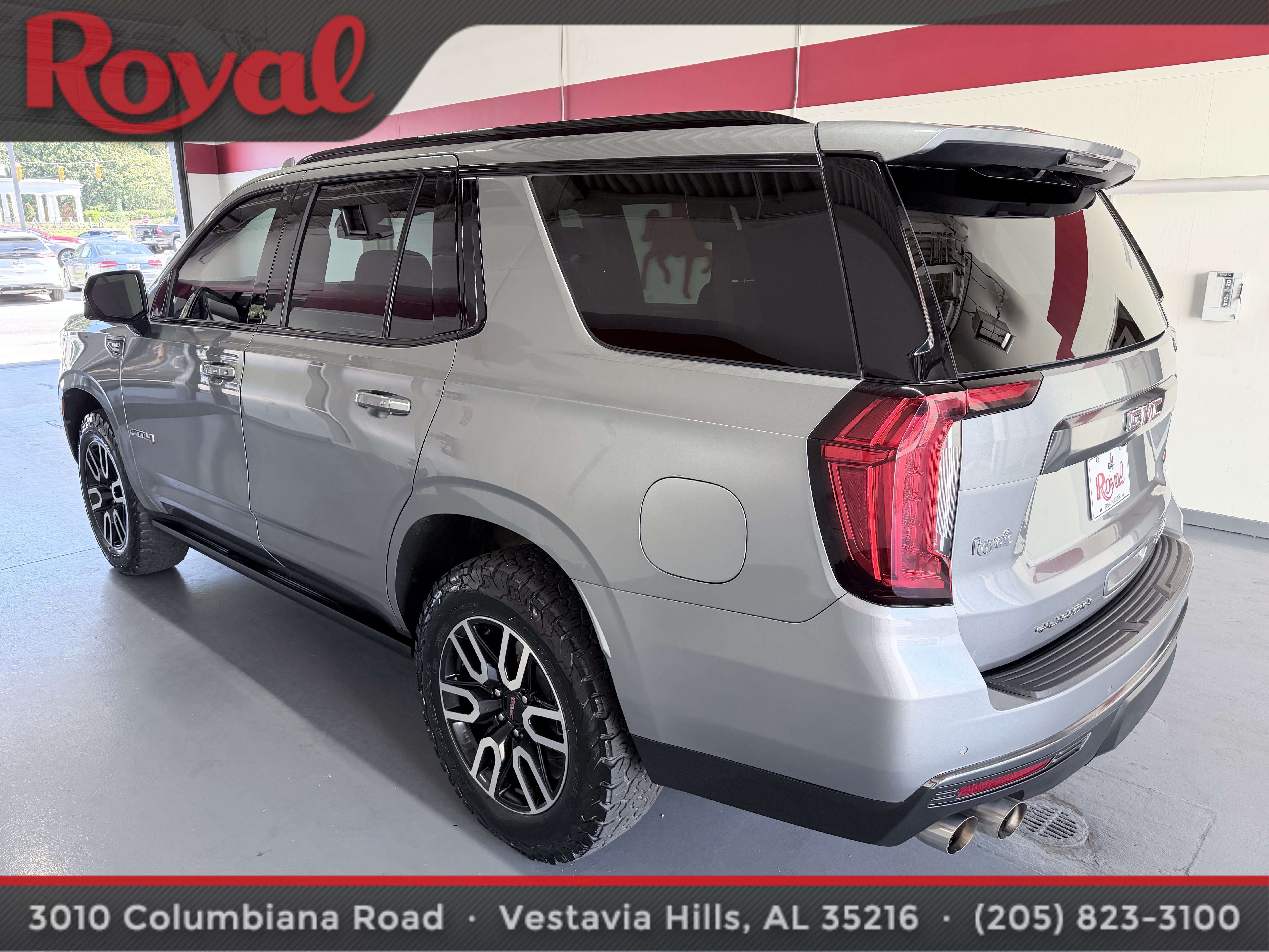 Used 2023 GMC Yukon AT4 w/ AT4 Premium Plus Package AWD/4WD image 13