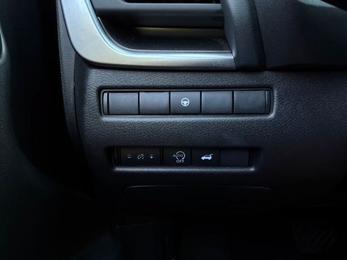 Used 2025 Nissan Rogue SV FWD image 22